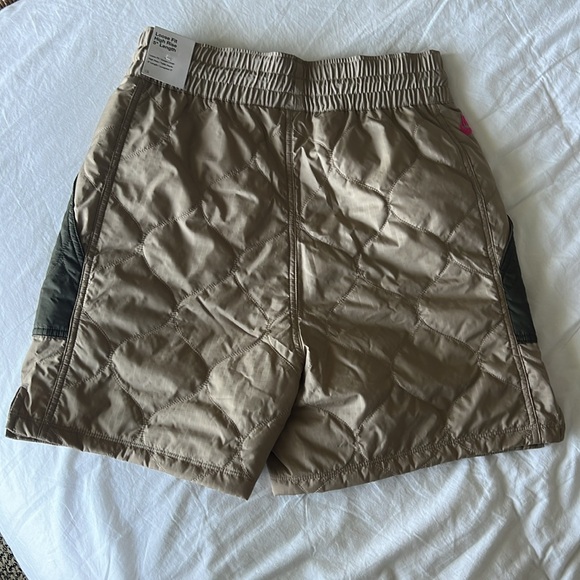 Nike shorts size small - Picture 2 of 6